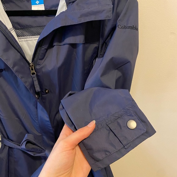 Columbia Belted Rain Jacket in Navy - Picture 7 of 9